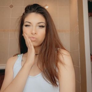 Meet your Posher, Yessi